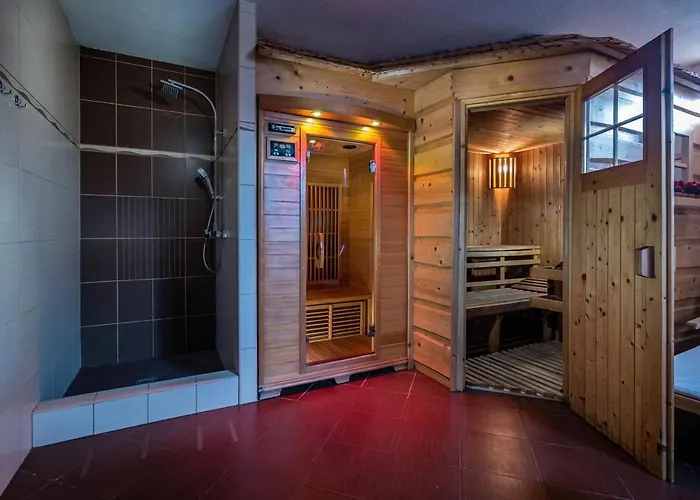 Uhorcik بيت خشبي